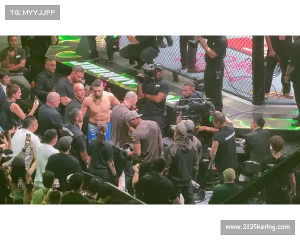 张名扬UFC上海站遭强尼·沃克逆转落败 首度品尝职业生涯失利滋味 张名扬UFC上海站遭强尼·沃克逆转落败 首度品尝职业生涯失利滋味